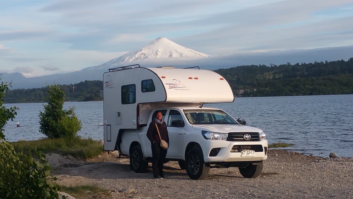 Lago Villarrica con el Volcán
