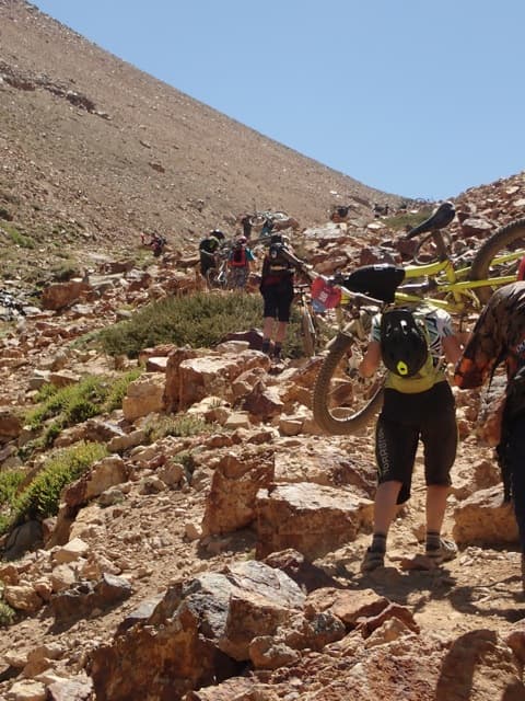 Mountainbike across the Andes Pacifico