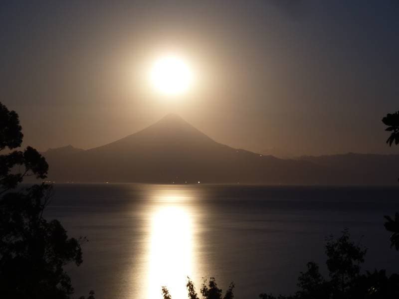 full moon at the vulcano Osorno