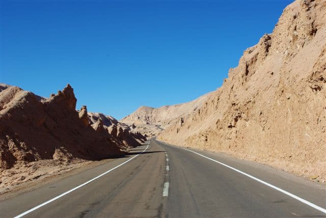 Strasse ins Valle de la Luna