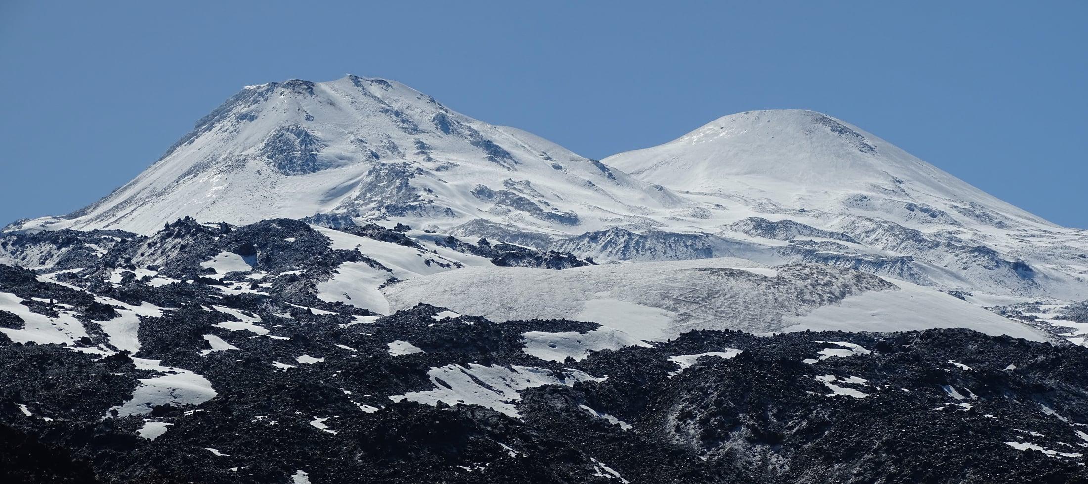 Paisaje nevado de la cordillera de los Andes en Chile