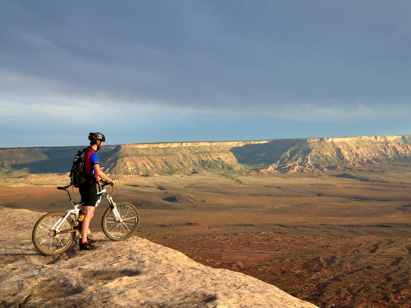 Viaje a través de Chile en una camper, traiga su bicicleta.